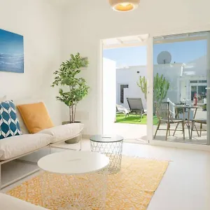 Luxurious A2 In A Quiet Complex With Pool 100m From The Sea , Charco del Palo Spain